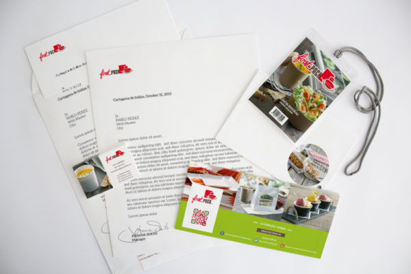 Charte graphique Firstpack, déclinaison papier entête, badge, carton d'invitation, carte di'identité